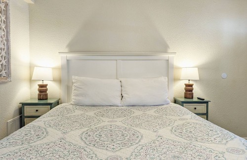 Manitou Springs Hotel | The Fountain Creek Inn of Downtown Manitou Springs [#202]n