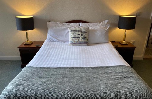 Hawes Hotel | The Fountain Hotel