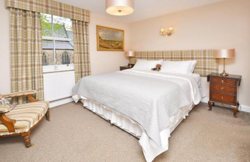 Leek House | The Fountain Inn