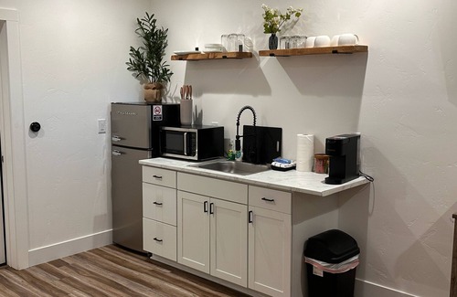 Oakhurst Apartment | The Four Daughters