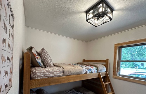 Dellwood House | The Fox Den Castle Rock Lake Family Getaway