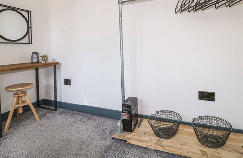 Belper Cottage | THE FOX HOUSE, pet friendly, with a garden in Belper