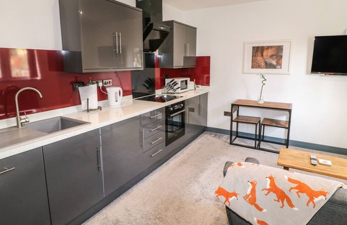 Belper Cottage | THE FOX HOUSE, pet friendly, with a garden in Belper