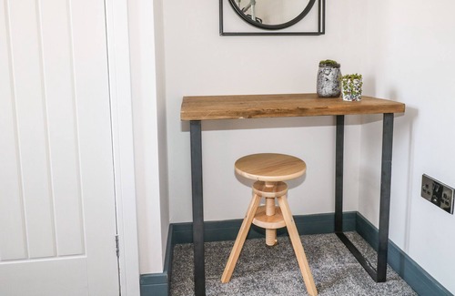 Belper Cottage | THE FOX HOUSE, pet friendly, with a garden in Belper