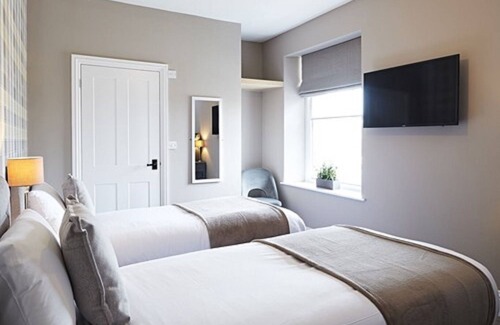 Holworth Hotel | The Frampton Arms
