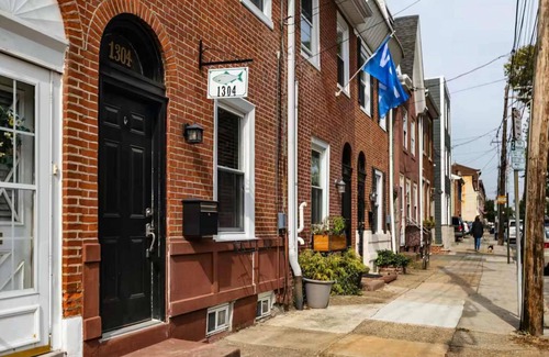 Fishtown Apartment | The Frankford Getaway
