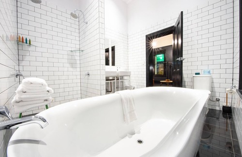 Adelaide Central Business District Hotel | The Franklin Hotel