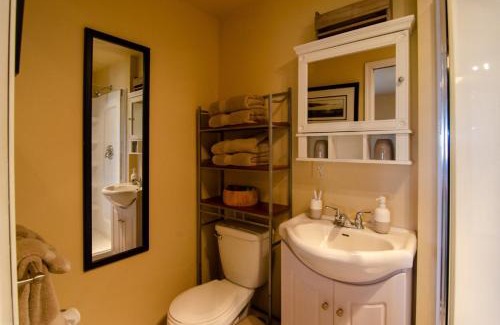 Deroche Bed & Breakfast | The Fraser River's Edge B&B Lodge