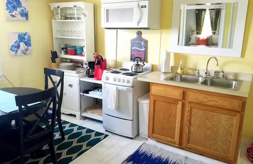 Biglerville House | The Freckled Farmhouse near Gettysburg Battlefields, Wineries, Skiing, & Hiking Sleeps 14