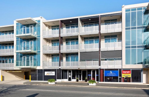Victor Harbor Apartment | The Frontage Resort-Style Apartment