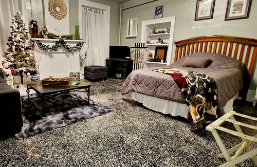 Mount Vernon Bed & Breakfast | The Fry Guest House Bed & Breakfast Welcomes You !