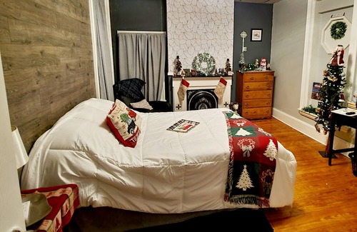 Mount Vernon Bed & Breakfast | The Fry Guest House Bed & Breakfast Welcomes You !