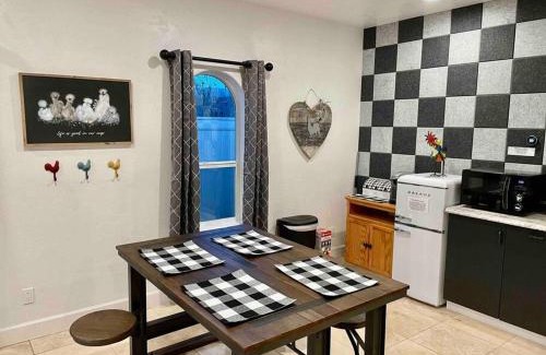 Ahwahnee House | The Funky Chicken Hot Tub BBQ SLEEPS 4