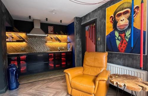 Bangor House | The Funky Hideaway with Hot Tub