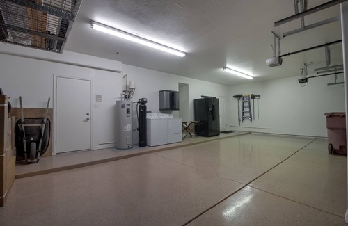 Pinnacle Peak House | The Funky Saguaro, 5 BR, pool/hottub, dog friendly