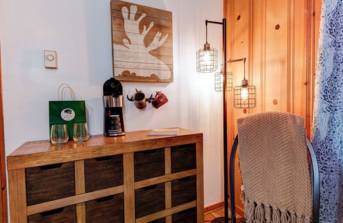 Waynesville Apartment | The Furry Lodge & Suites 13