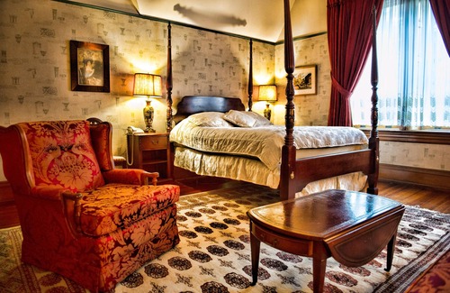 Reading House | The Gables at Stirling Guest Hotel