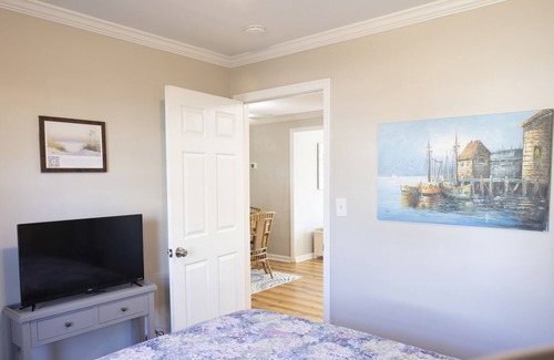 Crescent Beach House | The Gail on Havens Pet Friendly & Walk to Beach