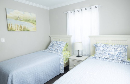 Crescent Beach House | The Gail on Havens Pet Friendly & Walk to Beach