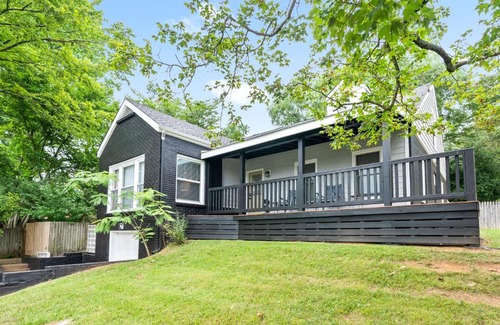 Clarksville House | The Gameroom on Madison - Large Home Accommodates 12 Guests (102 Madison Ter)