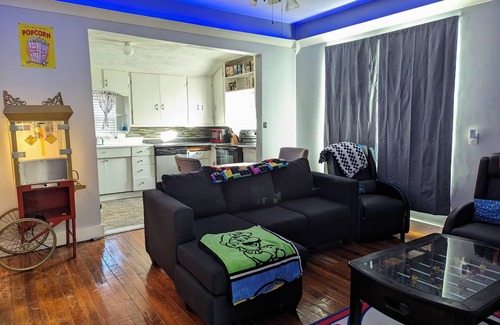 Springfield House | THE GAMER’S OASIS! Bring friends and family together for retro/modern gaming!
