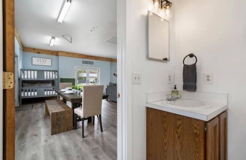 Pigeon House | The Garage - Renovated - Caseville Beach - Golf - Kayak - Hike