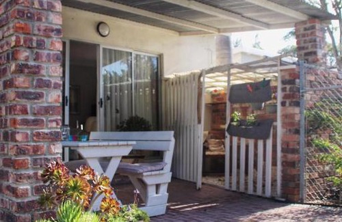 Walmer Ski Chalet | The Garden Cottage on 140 Fordyce