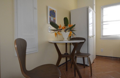 North of Wilshire Apartment | The Garden Escape - Great Location!