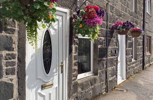 Crieff Cottage | The Garden Flat - an apartment that sleeps 4 guests in 2 bedrooms