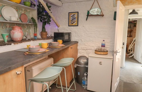 Blakeney Cottage | THE GARDEN FLAT, pet friendly, character holiday cottage in Blakeney