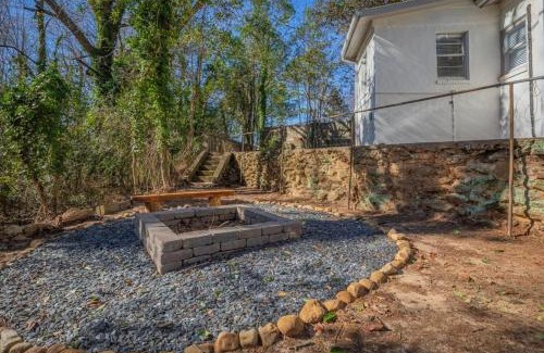 Athens House | The Garden House - 2.0 miles to Sanford Stadium