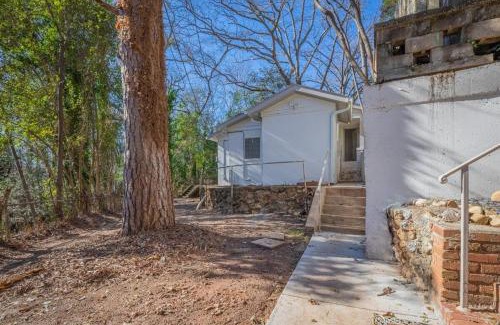 Athens House | The Garden House - 2.0 miles to Sanford Stadium