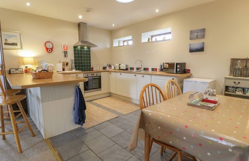Duns Cottage | THE GARDEN HOUSE, pet friendly, with a garden in Chirnside