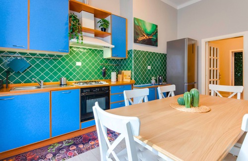 Reggio nell'Emilia Apartment | ⭐️⭐️⭐️⭐️⭐️ THE GARDEN - Old Town - Free Parking + Wi-Fi
