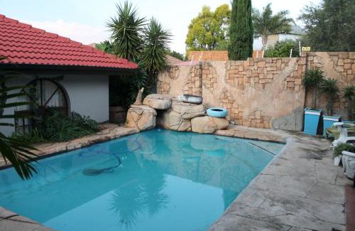 Hartbeespoort Villa | The Garden on Hartbeespoort 2 Bedroom Full house