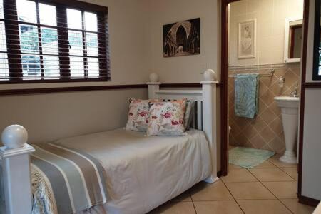 Buffelspoort House | The Garden Room