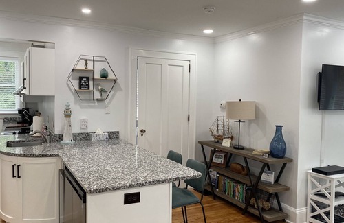 Northside District Condo | The Garden Suite at Hampton Court