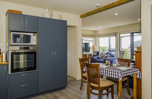 Onemana Cottage | The Gardener's Beach House - Onemana Holiday Home