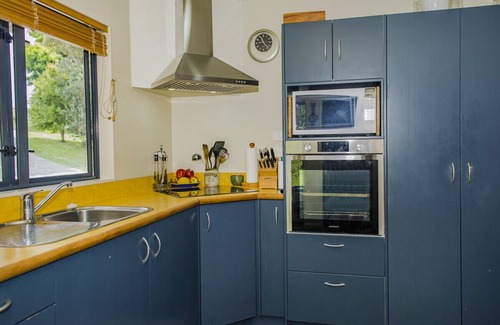 Onemana Cottage | The Gardener's Beach House - Onemana Holiday Home
