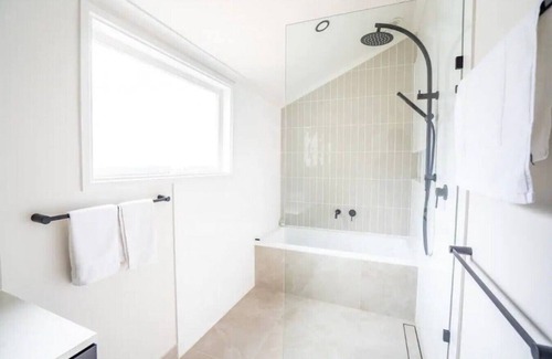 Soldiers Hill Cottage | The Gardens: High-end Heritage Cottage in Ballarat