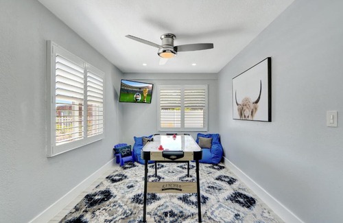 Miami Gardens House | The Gardens - Luxury Retreat with Pool & Game Room
