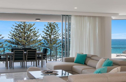 Coolangatta Apartment | The Garland Unit 702 Beachfront Apartment in Rainbow Bay Coolangatta
