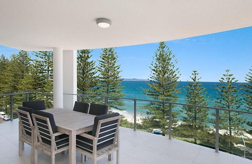 Coolangatta Apartment | The Garland Unit 702 Beachfront Apartment in Rainbow Bay Coolangatta
