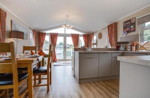 Wiseman's Bridge House | The Garnwen Lodge