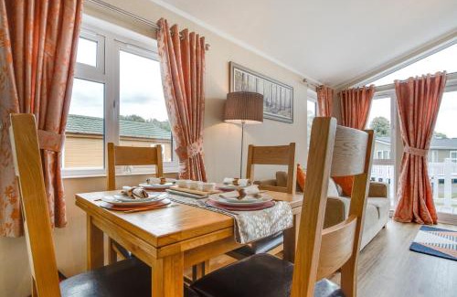 Wiseman's Bridge House | The Garnwen Lodge