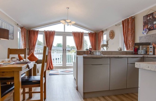 Amroth Ski Chalet | The Garnwen Lodge in the beautiful Narberth