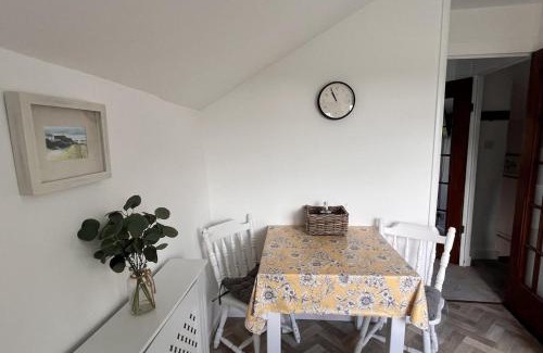 Clyst St Mary Apartment | The Garret Studio Apartment,Balcony views & Parking
