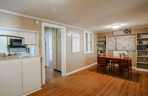 Richmond Hill Cottage | The Gas Lantern-Quiet and Convenient *Pets*