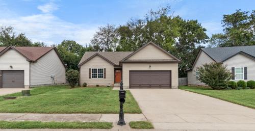 Clarksville House | The Gate 4 Getaway!