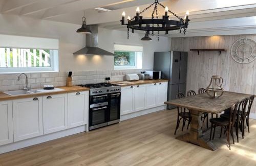 Freshwater Bay Apartment | The Gate-Stunning Garden Apartment with Hot Tub in Freshwater Bay